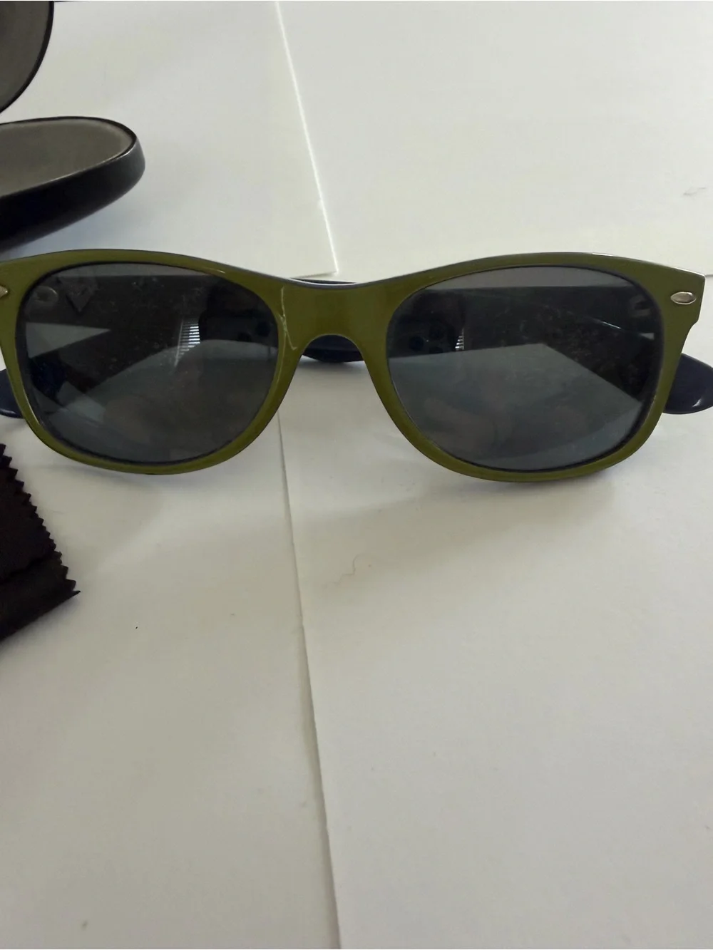 Ray-Ban RB 2132 New Wayfarer 791/32 Blue / Green Frames + Cloth